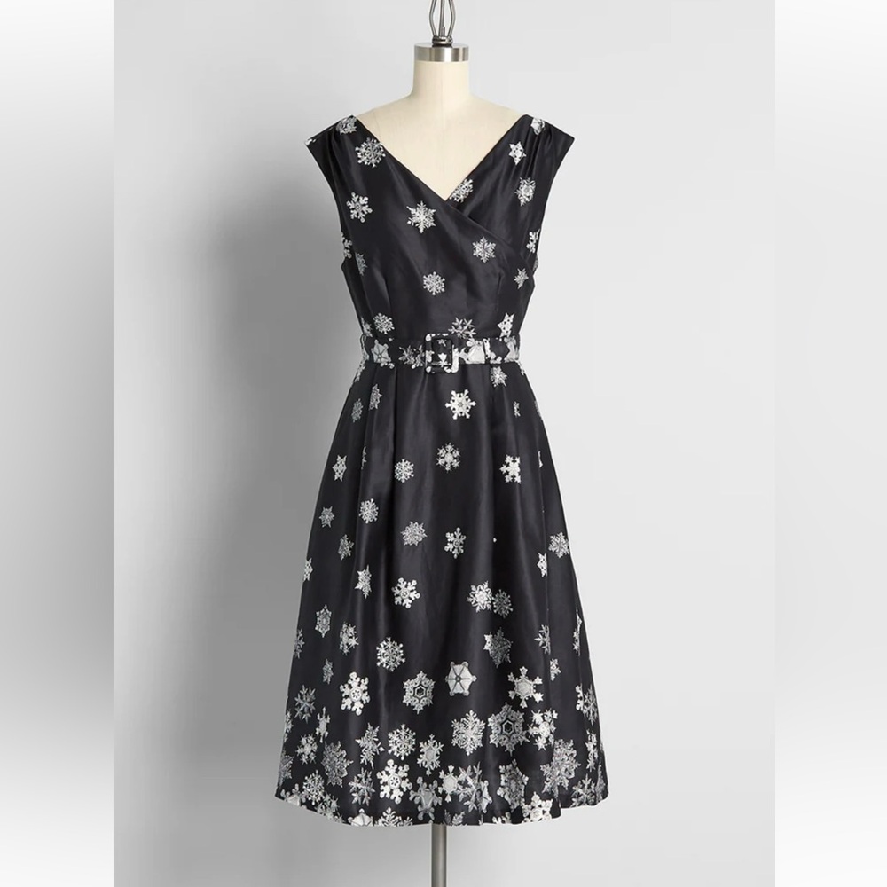 Modcloth Black and White Fit and Flare Midi Dress